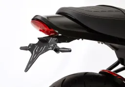Set porta targa comprensivo di catarifrangente e luce targa