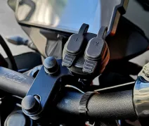 Doppia presa USB per montaggio sul manubrio