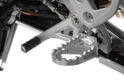 Pedane da turismo a lunga distanza "Works" per BMW R1300GS/Adventure, R1250GS/Adventure, R1200GS (LC)/Adventure (LC), F900GS/Adventure, F850GS/Adventure, F800GS (2024-), F750GS