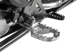 Pedane basse da turismo "Works" per BMW R1300GS/Adventure, R1250GS/Adventure, R1200GS (LC)/Adventure (LC), F900GS/Adventure, F850GS/Adventure, F800GS (2024-), F750GS